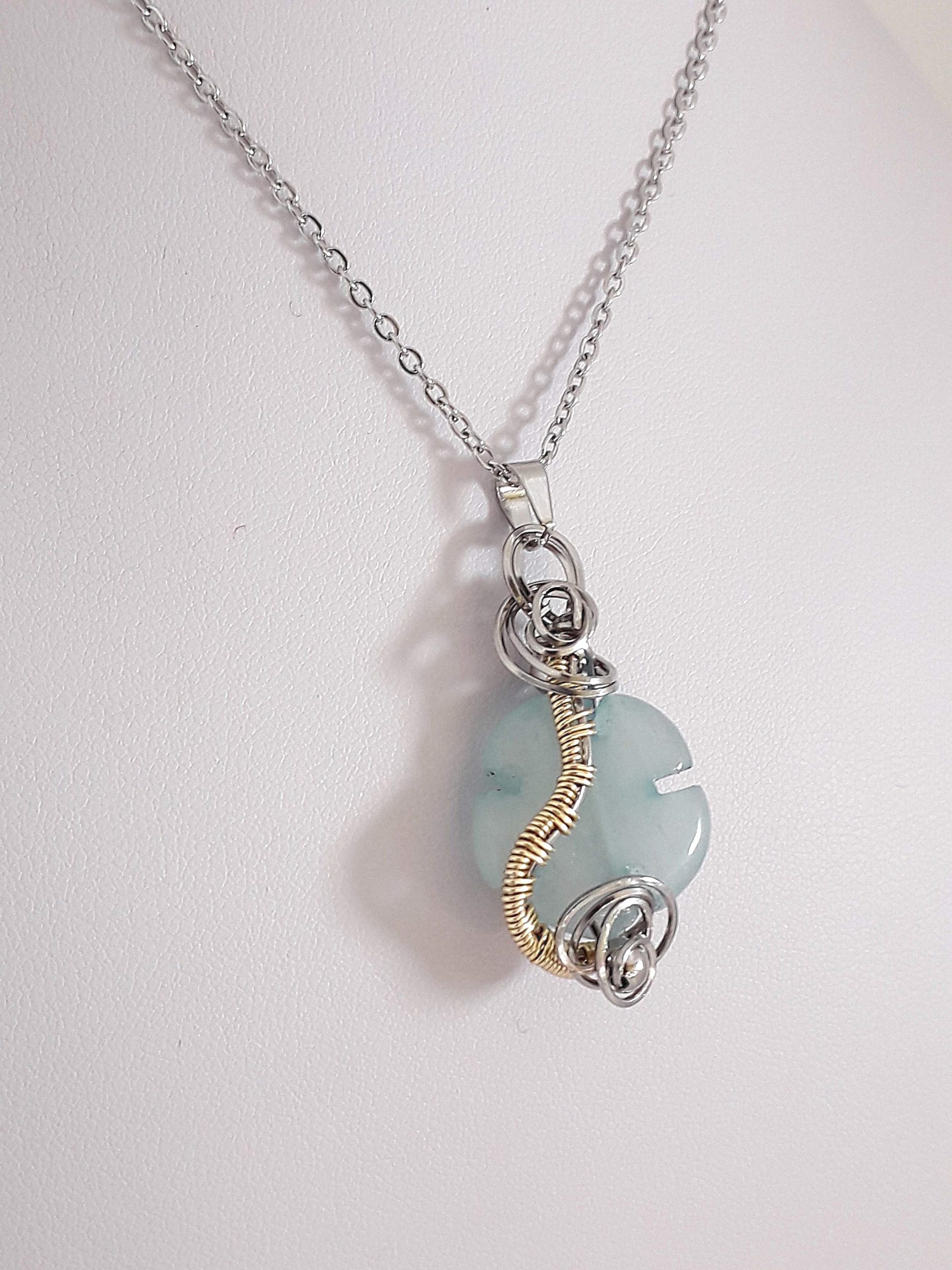 Pendentif Aigue-Marine Fleur Laiton Le Monde en Cy