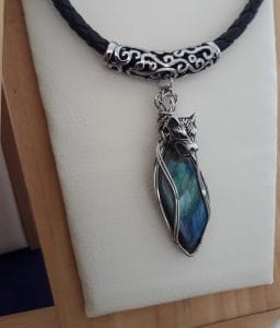 pendentif labradorite loup le monde en cy bijoux